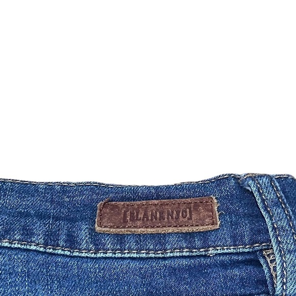 BLANKNYC Denim Slightly Distressed Blue Shorts - Picture 4 of 7